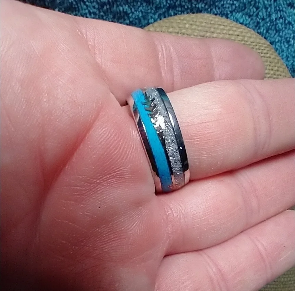Silvertone faux blue turquoise grey glitter band arrow ring